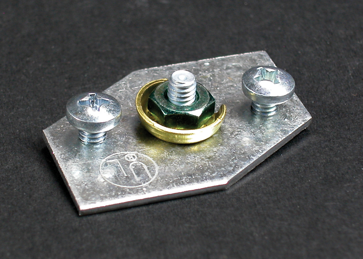 AL5209 2-Channel Grounding Adapter Fitting, For Use With AL5200 Series Raceway, Aluminum, Satin Anodized