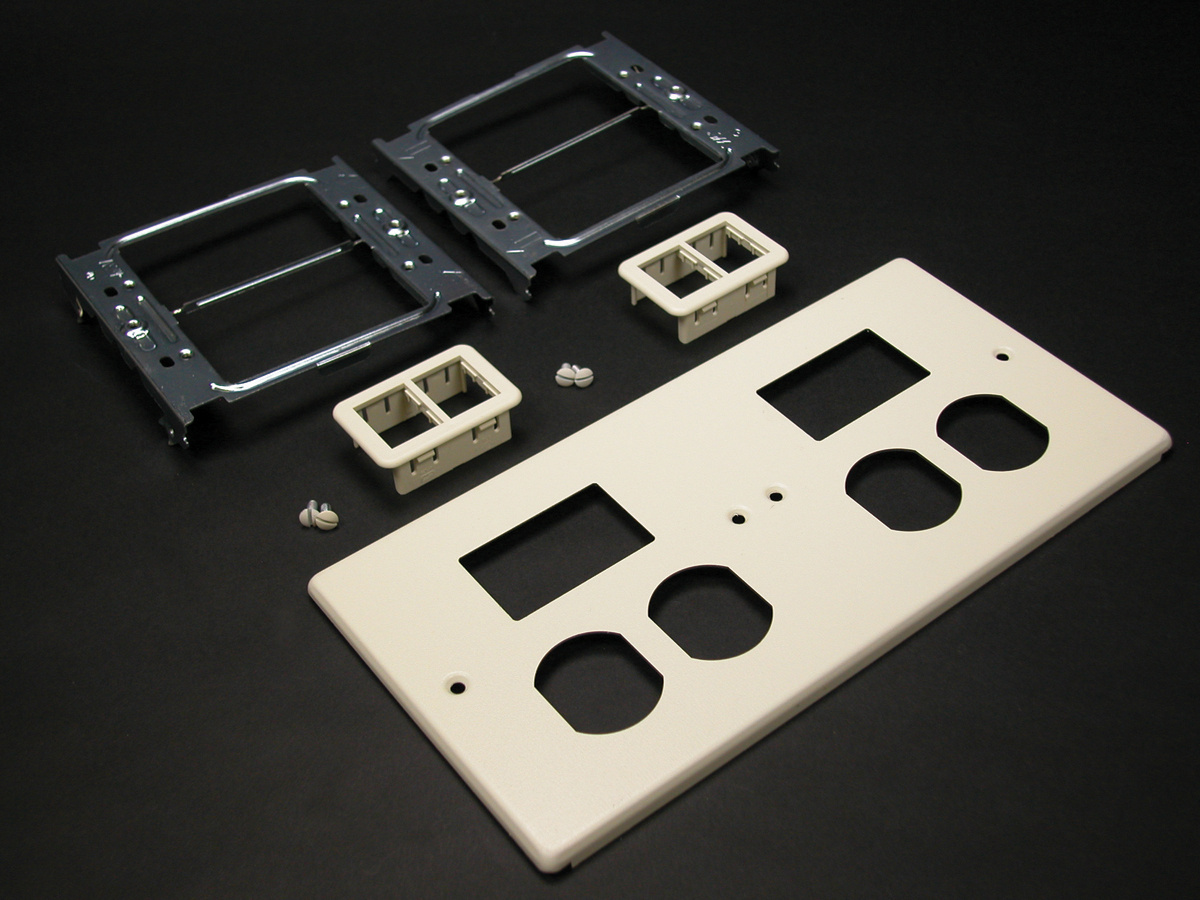 G4047-2BBTT 4047 4-Gang Overlapping Cover, For Use With 4000 Series Raceway, 15/20 A Duplex Receptacle, Steel, Ivory/Gray